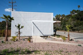 Concrete Oasis: A Villa Retreat with Poolside Serenity - Image 10