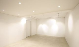 Shop in Paris France - Image 4