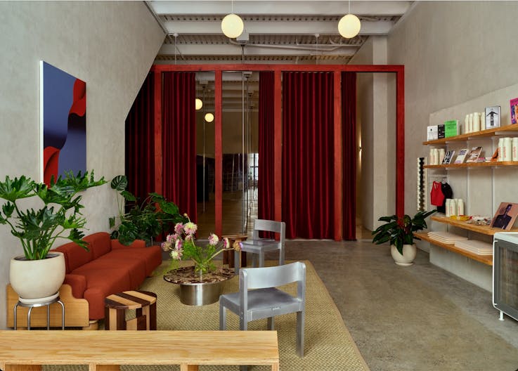 White Box in a vibrant artistic hub - Image 3