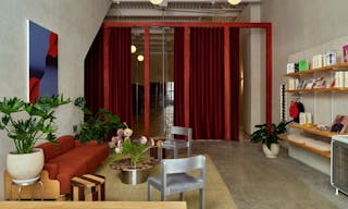 White Box in a vibrant artistic hub - Image 3