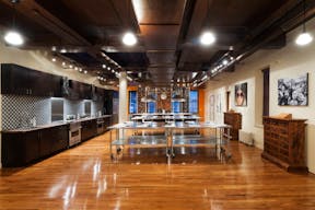 Demo Kitchen with Beautiful Loft Space - Image 0