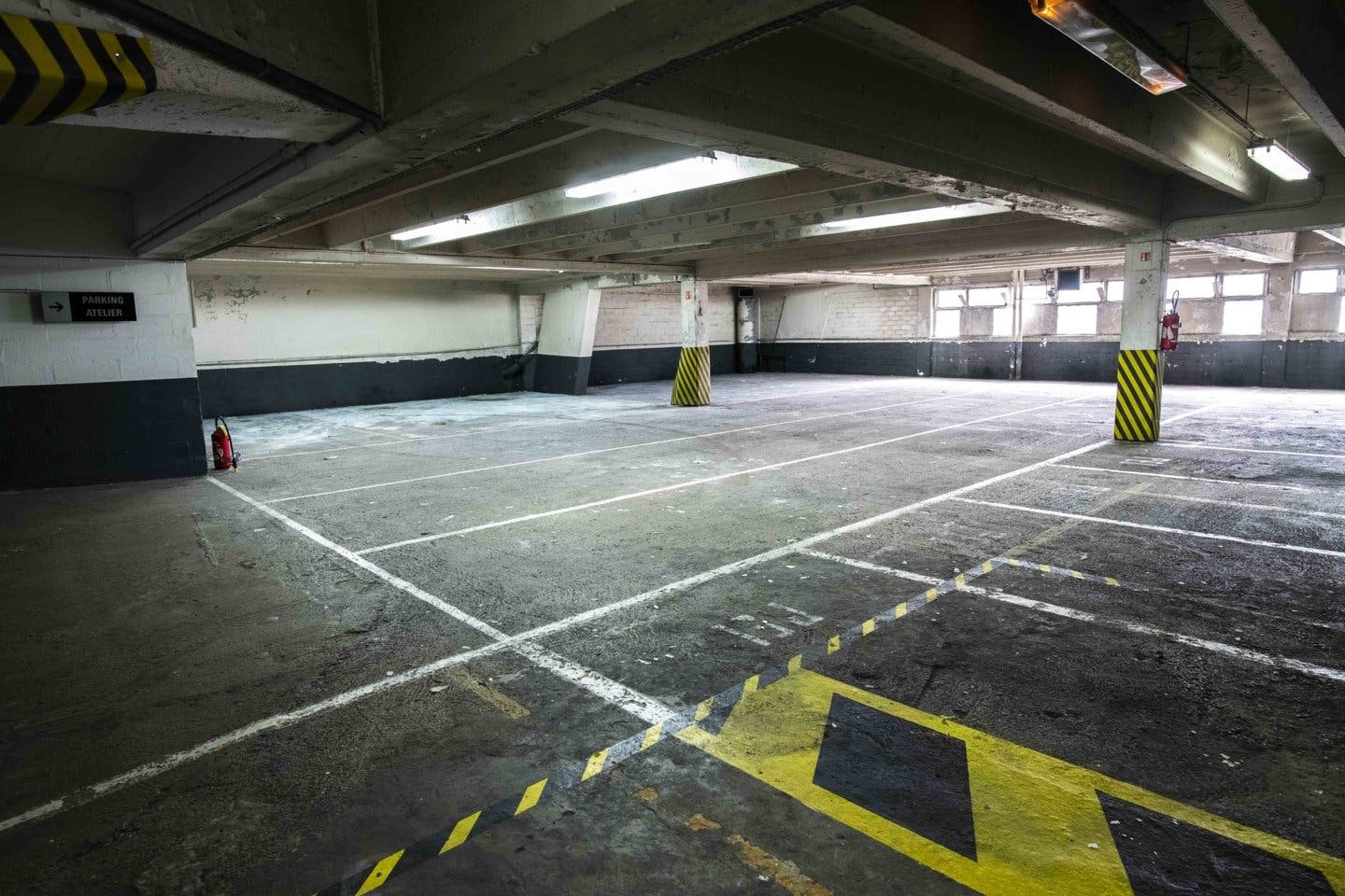 Large Commercial Space on Quai de Grenelle, Paris