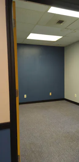 Room for rent inside massage studio - Image 3