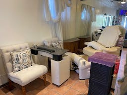 Local Hair Salon for rent (Beauty, Nails, & Private Rooms) - Image 2