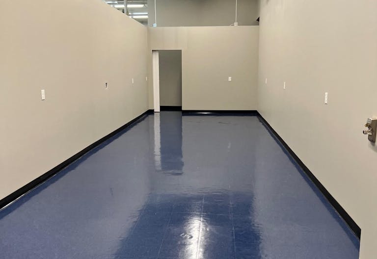 Boutique Space Immediately Available - Image 3