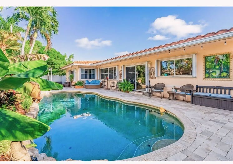 Tropical Beach style Oasis - Image 1
