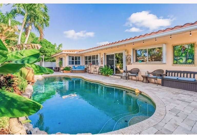 Tropical Beach style Oasis - Image 1