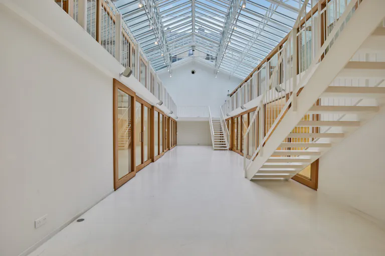 Showroom Portefoin - Image 0