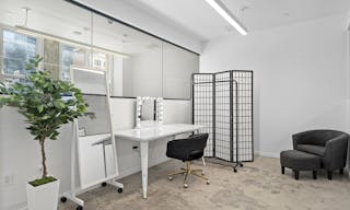 NATURAL LIGHT LOFT | DTLA SKYLINE VIEW | PRIVATE HAIR, MAKEUP AND VANITY SPACE - Image 4