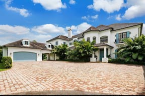 Tranquil Oasis Retreat with Lush Gardens and Modern Amenities Near Miami - Image 2