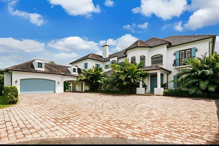 Tranquil Oasis Retreat with Lush Gardens and Modern Amenities Near Miami - Image 2