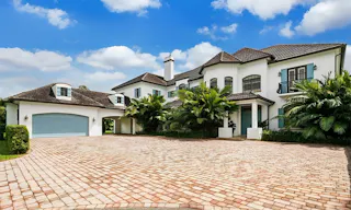 Tranquil Oasis Retreat with Lush Gardens and Modern Amenities Near Miami - Image 2