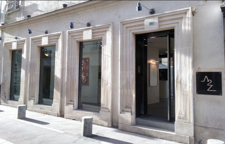 Luxurious Showroom Space in Saint-Germain-des-Prés, Paris - Image 2