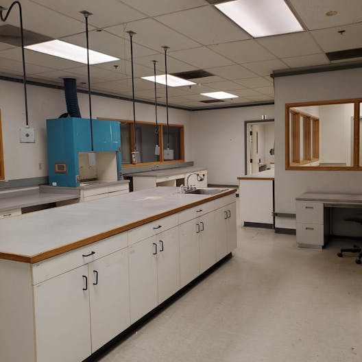 2 story building in grate location, close to downtown Seattle, Magnolia and Ballard center. It has 12 designated parking spaces and garage. Updates available.. - Image 2