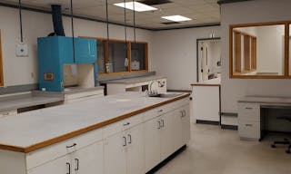 2 story building in grate location, close to downtown Seattle, Magnolia and Ballard center. It has 12 designated parking spaces and garage. Updates available.. - Image 2