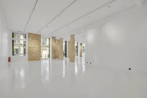 Beautiful Pop Up Boutique in Le Marais - Image 6