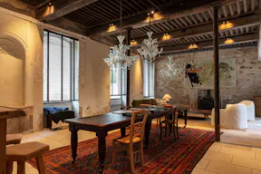 Chateau de caractère avec intérieur design. - Image 8