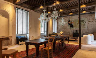 Chateau de caractère avec intérieur design. - Image 8