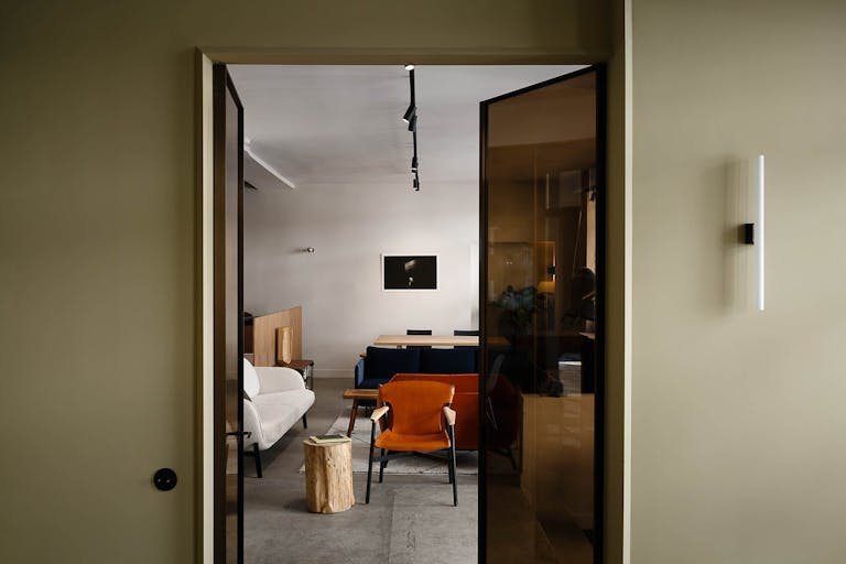 Showroom design lumineux et calme en plein Paris 11 - Image 1