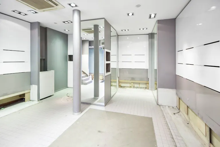 Store in Saint-Germain-des-Pr�s - Image 2