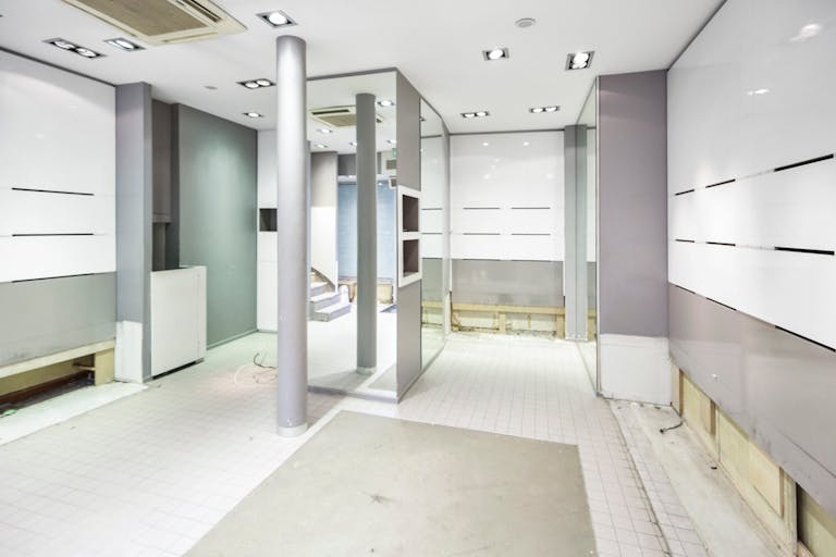 Store in Saint-Germain-des-Pr�s - Image 2
