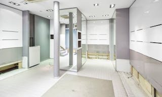 Store in Saint-Germain-des-Pr�s - Image 2