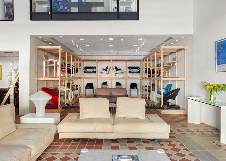 Two-Story, 3000 sqft, Large, Bright & Airy Art Gallery & Collectible Vintage Design Gallery in Brooklyn - Image 0