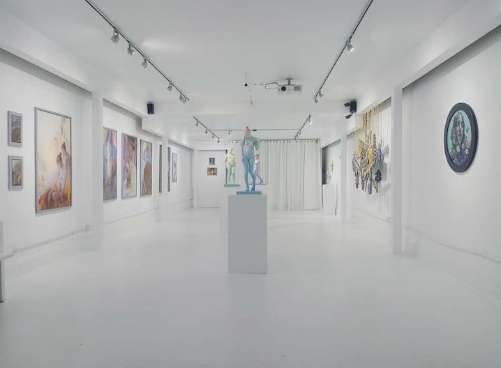Gloss White Gallery Space on Fairfax Ave - Image 1
