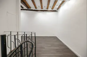 Le Marais Storefront & Vaulted Cellar – Showroom / Pop-Up, rue Chapon - Image 5