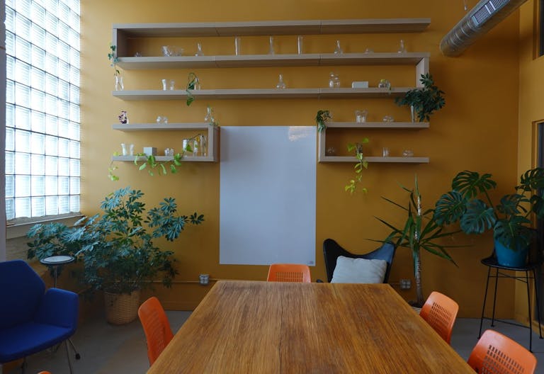 Beautiful Artistic Loft Space - Coworking - Image 3