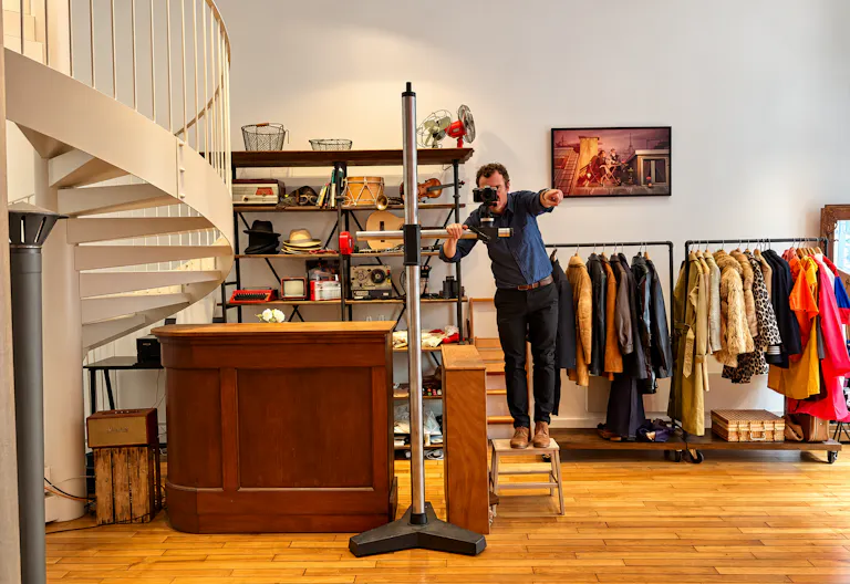 Studio photo dans des décors de cinéma avec salle de réception - Image 4