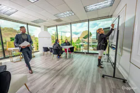 Luxury Office Space On Top Floor ! - Image 2