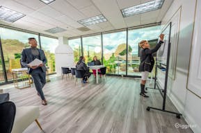 Luxury Office Space On Top Floor ! - Image 2