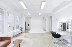 14C Creative Manhattan Showroom / Pop Up Studio Space - Image 5