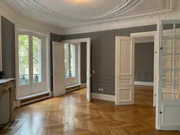 Élégant Showroom Haussmannien à Paris - Image 5