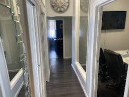 Modern Office Space in Astoria Queens ? Perfect for Meetings, Filming, or Therapy - Image 6