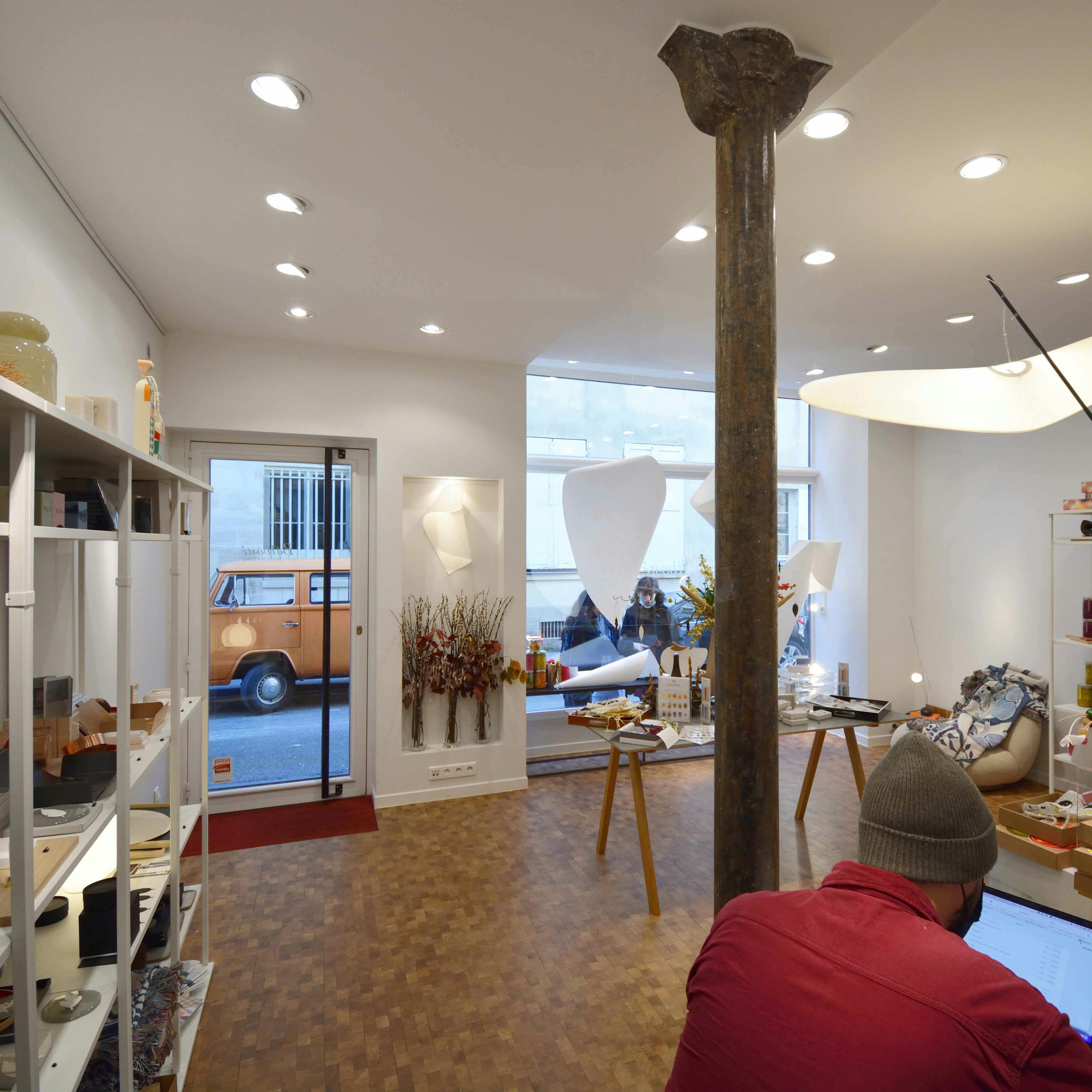 Modern 37 sqm Gallery and Showroom in Le Marais