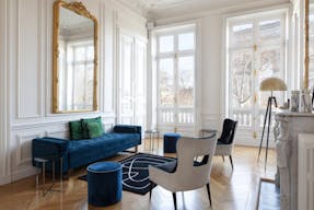 Haussmannian showroom near the Arc de Triomphe - Image 5