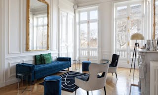 Haussmannian showroom near the Arc de Triomphe - Image 5