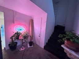 Luxurious Storefront on Melrose Ave - Image 5