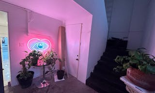 Luxurious Storefront on Melrose Ave - Image 5