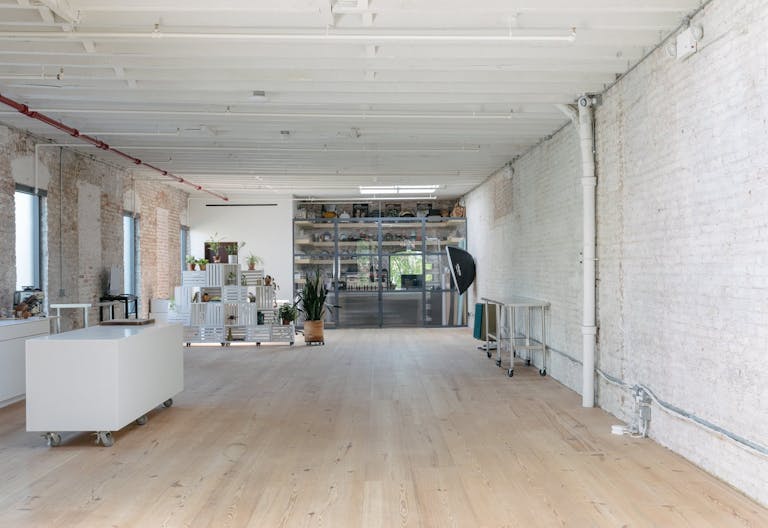 White Commercial Kitchen Photostudio - Image 0