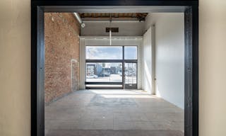 Stunning Retail Space on Iconic Sunset Boulevard - Image 1