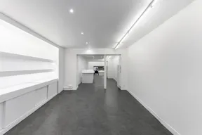 Stylish Le Marais Boutique - Image 0