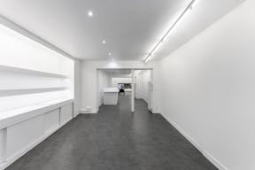 Stylish Le Marais Boutique - Image 0