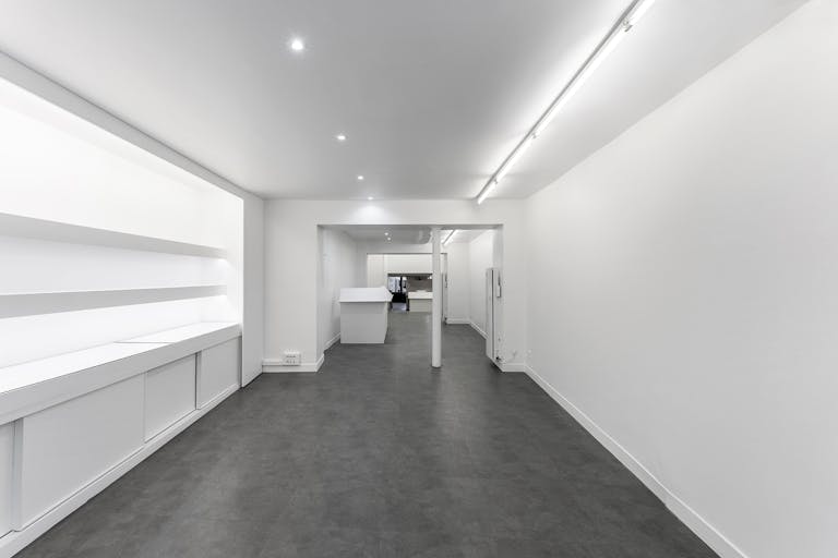 Stylish Le Marais Boutique - Image 0