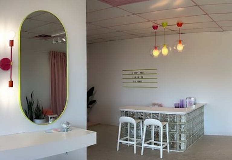 Modern & Bright Creative Space - Image 2