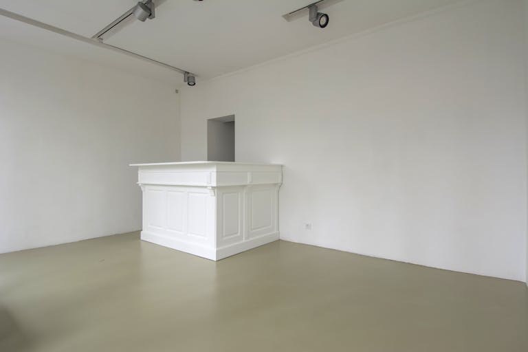Pop-up gallery store in Paris, Belleville - Image 1
