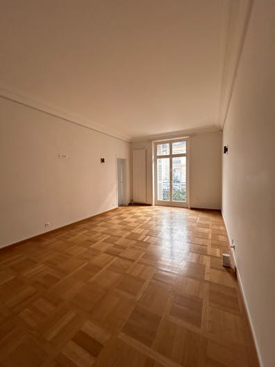 hotel particulier en plein coeur de Paris avec Jardin - Image 1