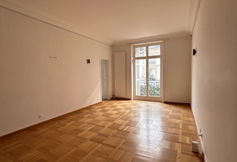 hotel particulier en plein coeur de Paris avec Jardin - Image 1